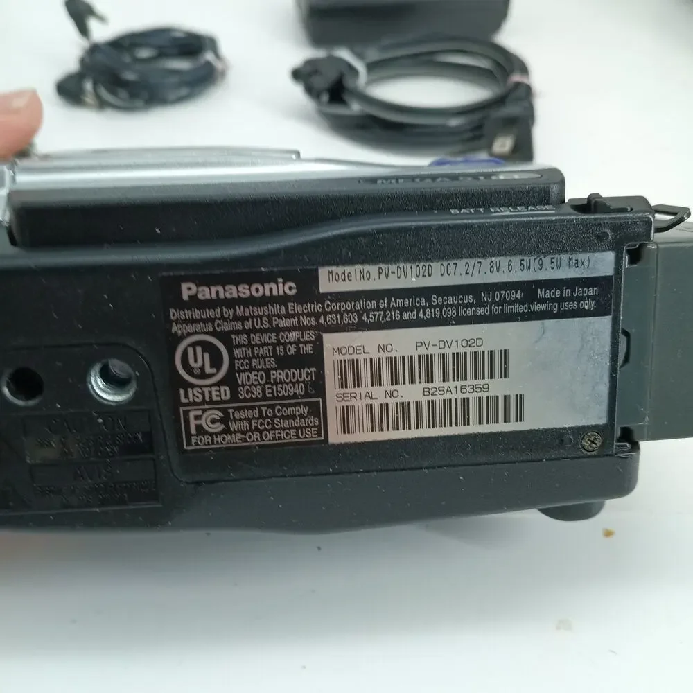 (P) Panasonic PV-DV102D MiniDV Palmcorder Camcorder Tested w/ AC Adapter